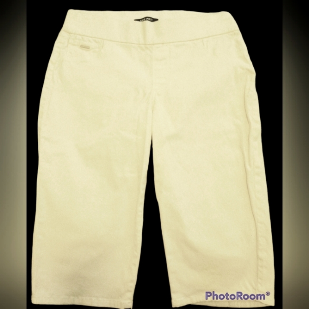 Woman's White Capri pants